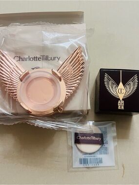 Charlotte Tilbury Rose Gold Winged Compact with Pink Powder